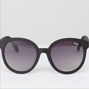 QUAY High Tea matte black sunglasses